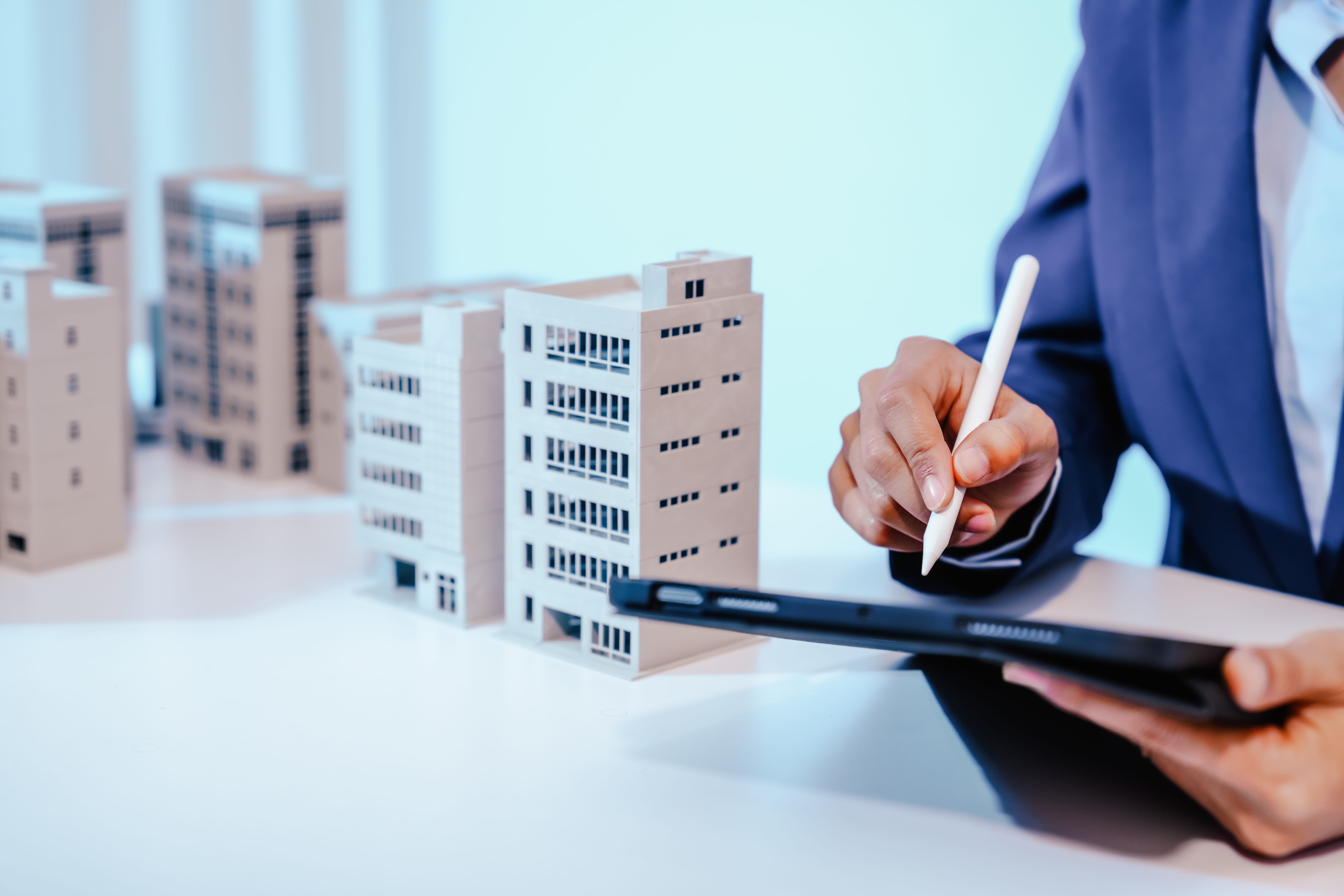 Manages Commercial Property